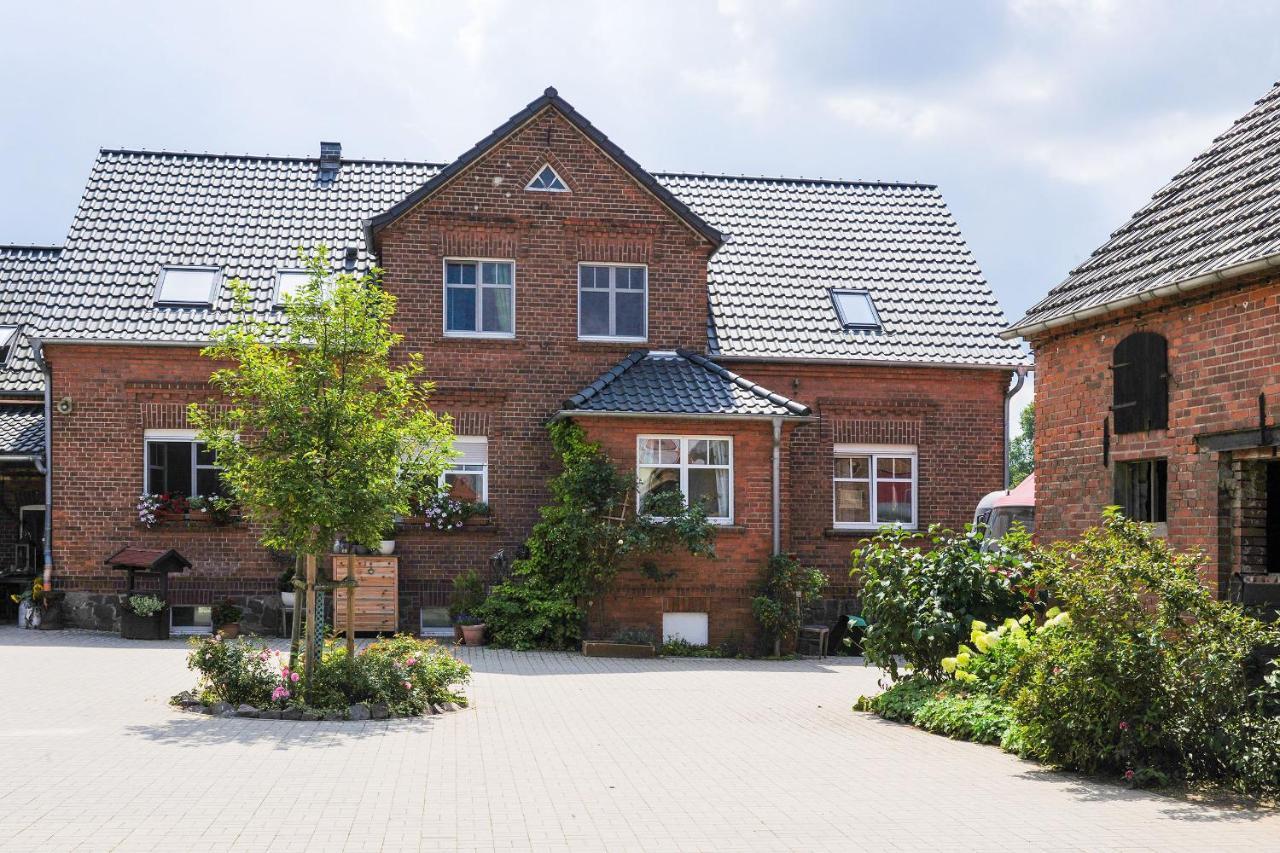 Gutshof Zum Adlernest Hotel Arnsnesta Kültér fotó